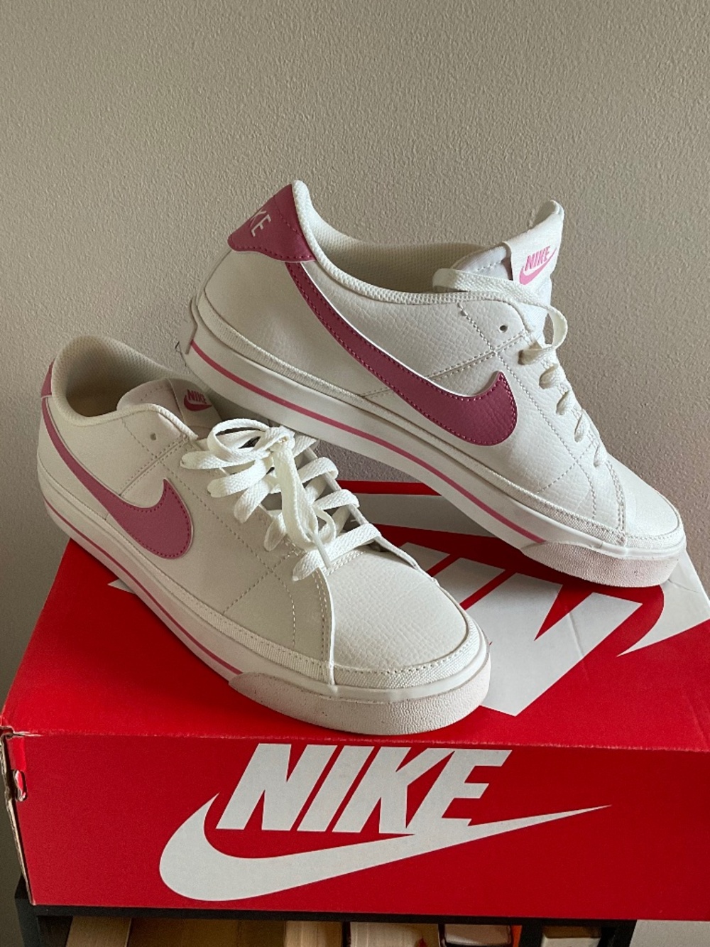 Nike Women’s Sneaker size 9 white and pink.